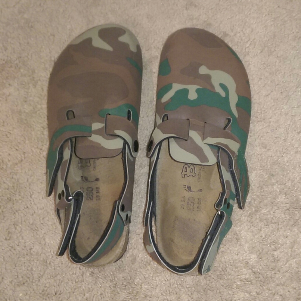 Birki's Birkenstock camouflage camo Velcro clogs